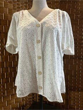 W5 White Eyelet Button Front Blouse NWT Medium Boho Cottagecore Top